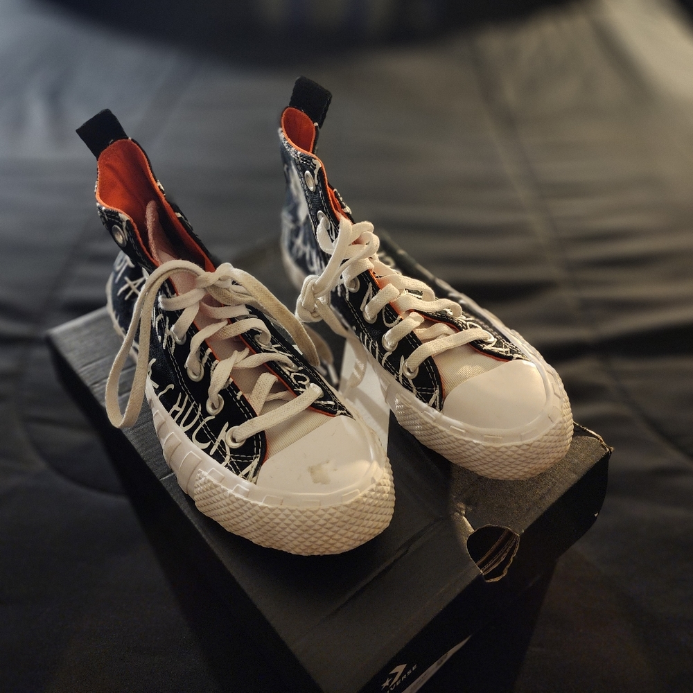 Converse - Picture 3 of 4